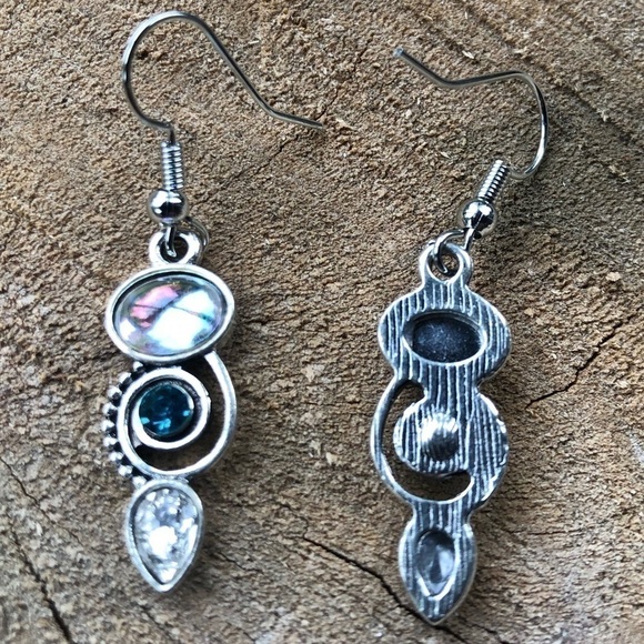 BOHEMIAN Dangle Earrings - Picture 4 of 4